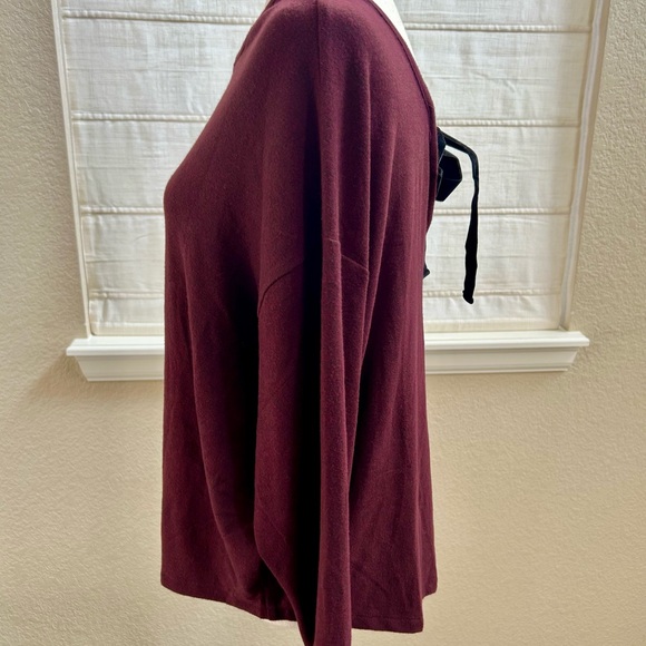 **NWT** Burgundy Long Sleeve Sweater Top with Black Bow M - Picture 4 of 5